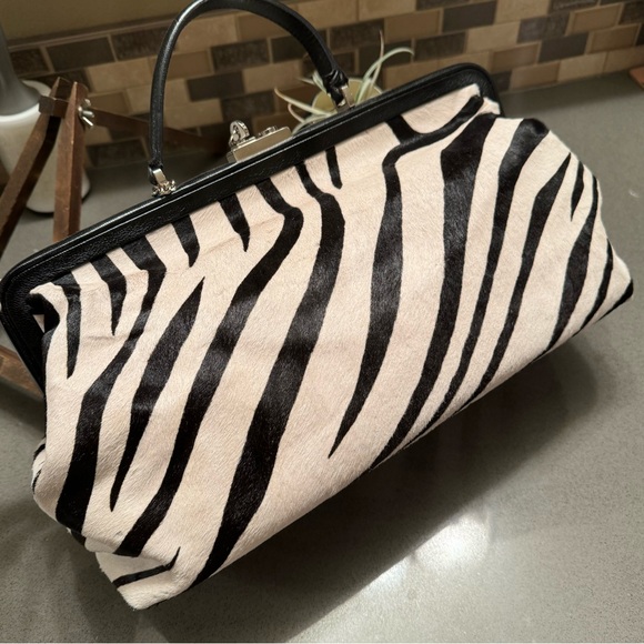 Celine - Picture 7 of 10